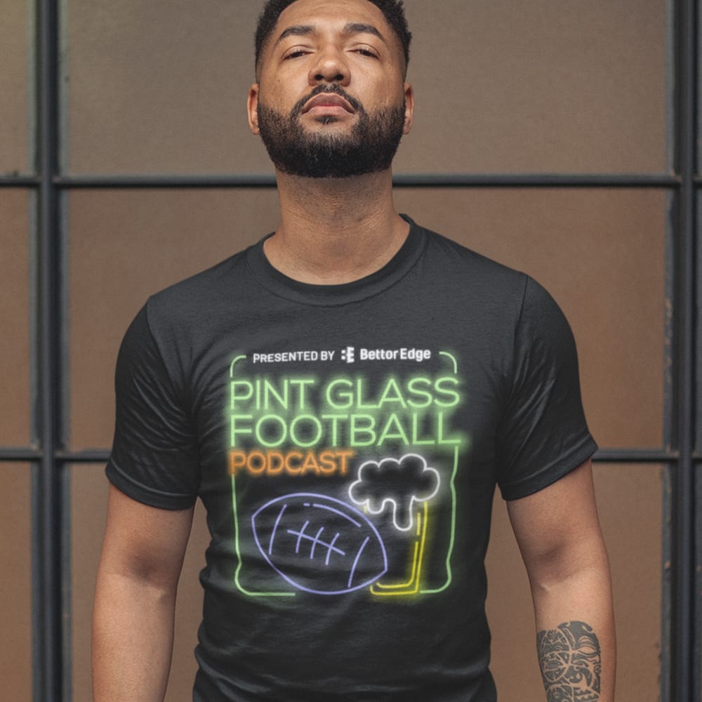Pint Glass Football Podcast Men's T-Shirt