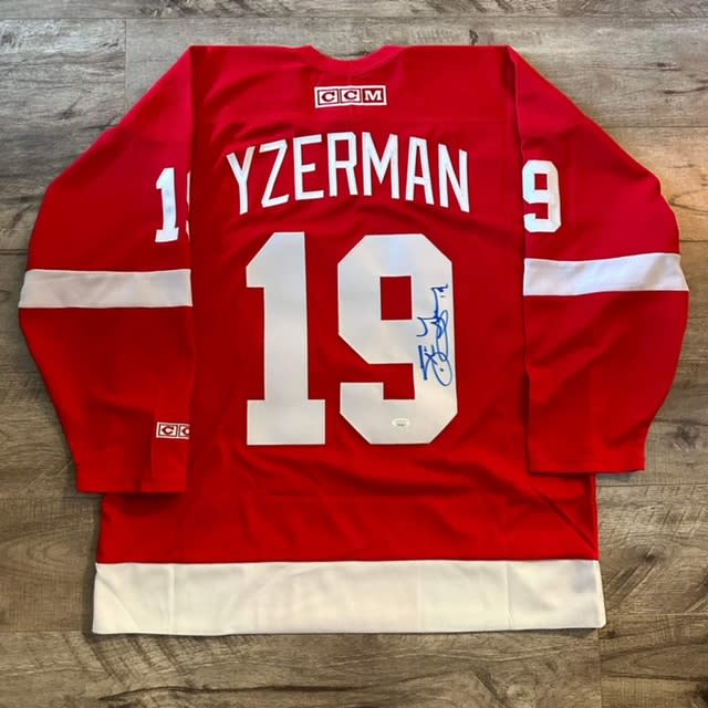 Autographed Steve Yzerman Detroit Red Wings Jersey