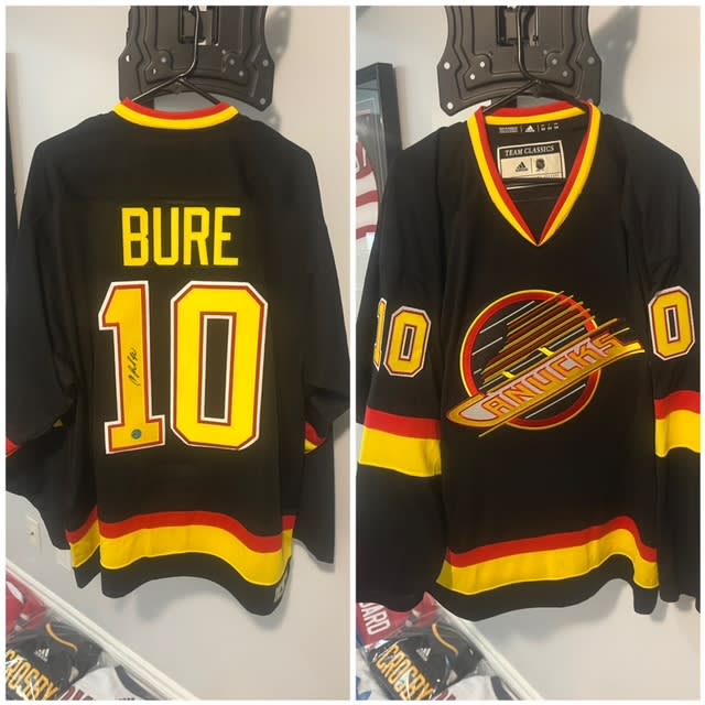 Autographed Pavel Bure Vancouver Canucks Jersey